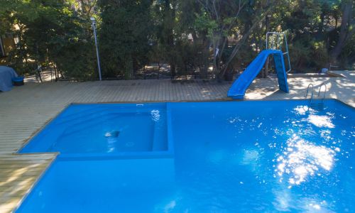 Открытый общественный сезонный бассейн с детской зоной